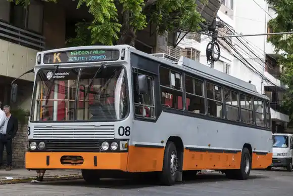 Los trolebuses brasileros de los años 90 dejaron de circular en Rosario este miércoles