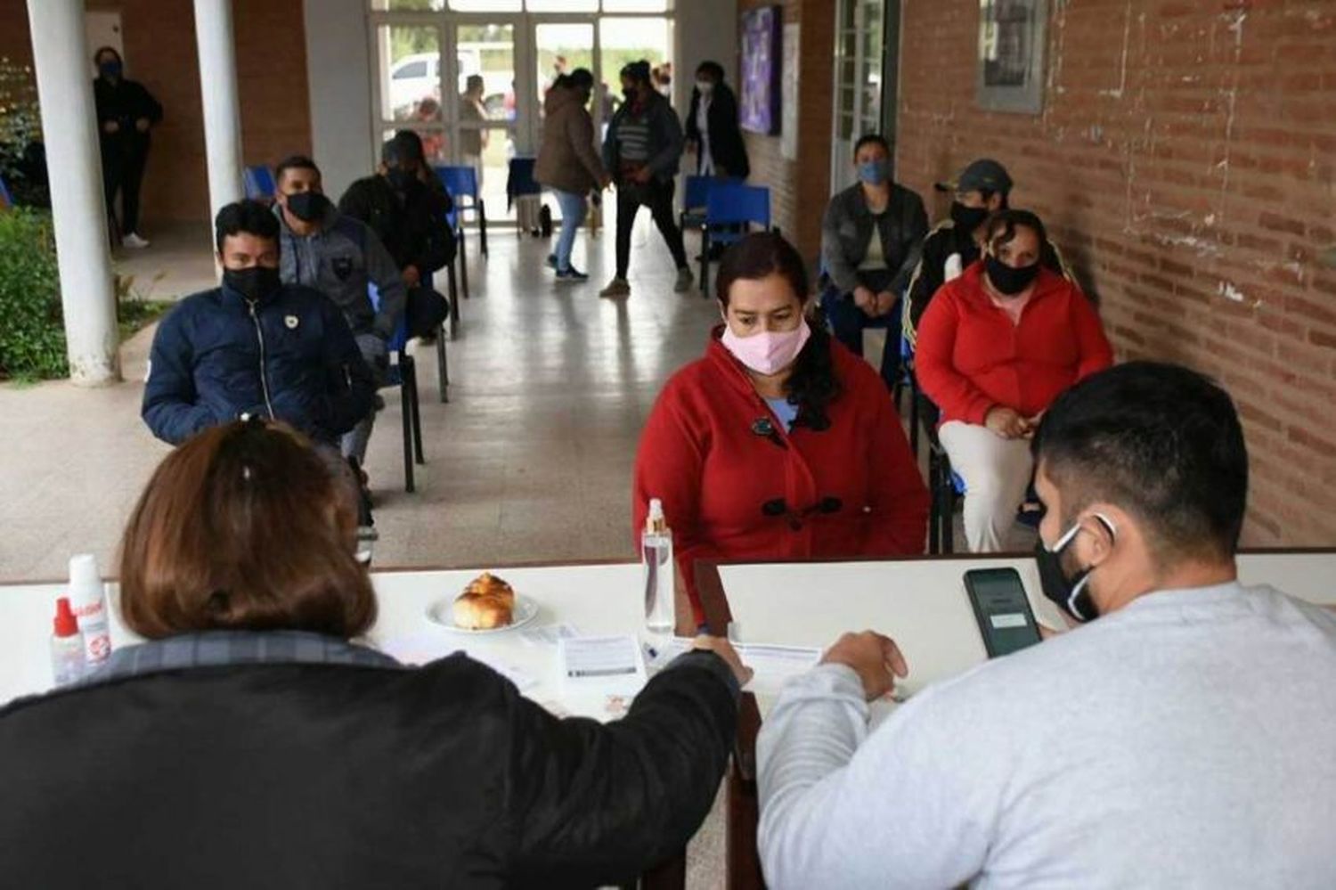 Insfrán anunció la vacunación de las clases 77 a 97 residentes en el interior provincial