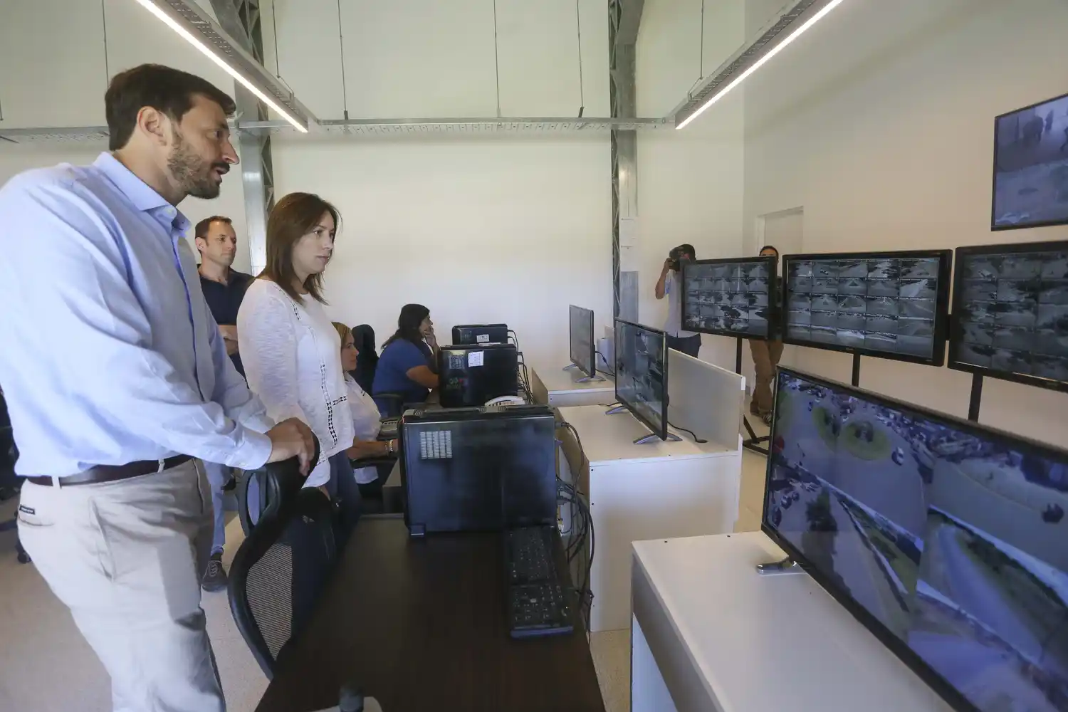 Vidal visitó Centro Integral de Seguridad en Pinamar y se fue de compras de Reyes