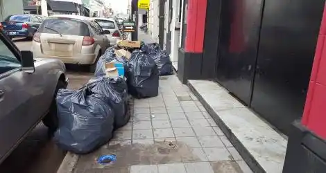 Basura en la vereda
