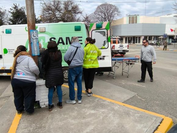 Un hombre con lesiones, tras ser chocado en el estacionamiento de 59 y 64