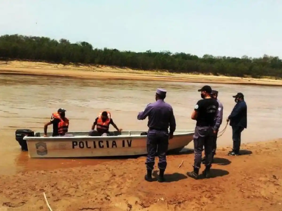 Murió ahogado al cruzar el río para reunirse con su familia