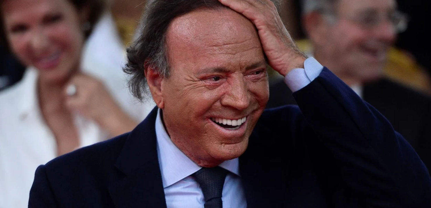Julio Iglesias celebra 80 años de una vida atravesada por la música y los premios: su camino como cantante