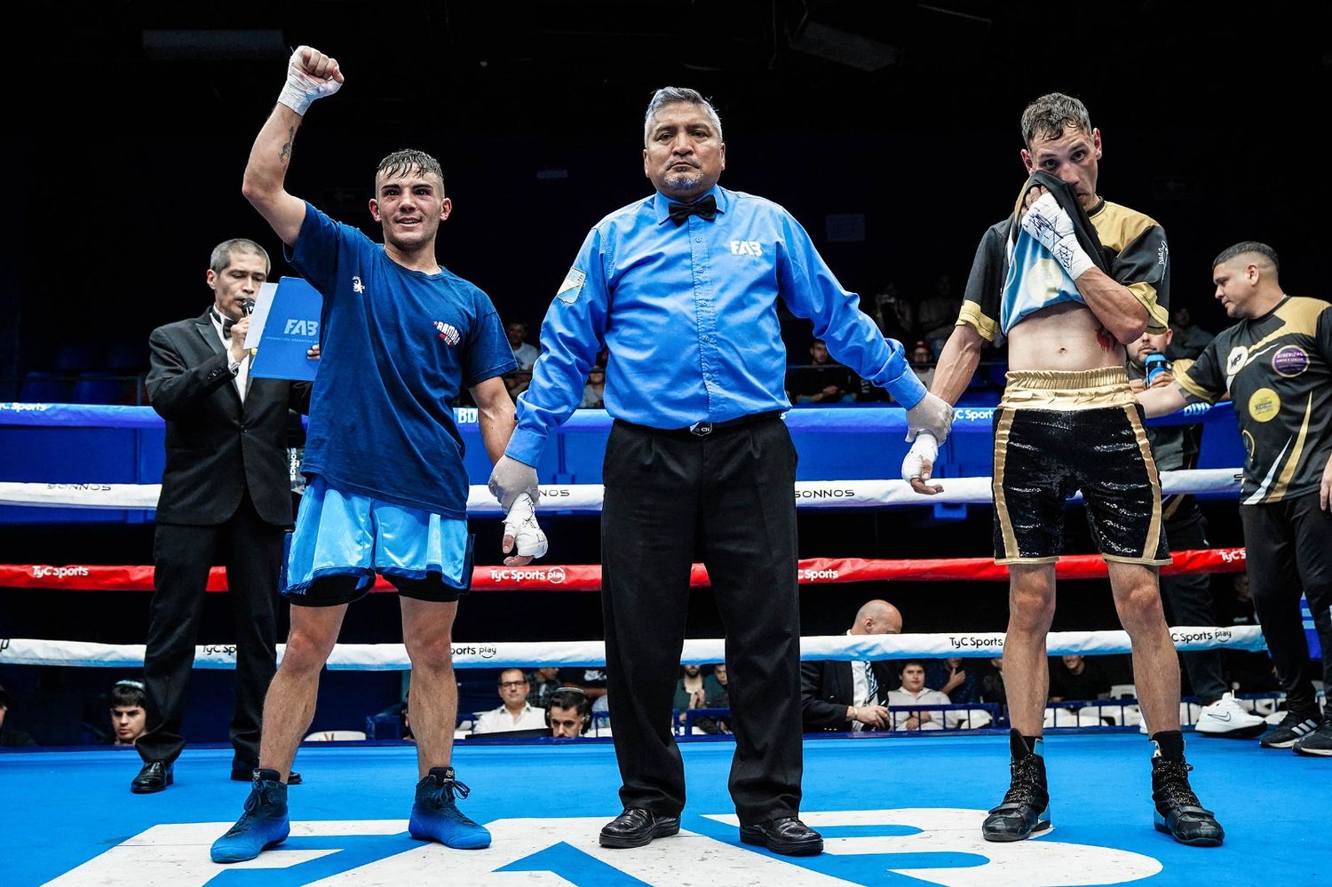 Emanuel Pérez debutó en el profesionalismo con un gran triunfo