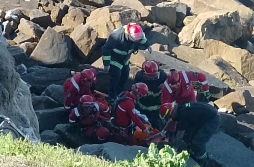 Video: así fue el rescate del hombre que cayó a la playa