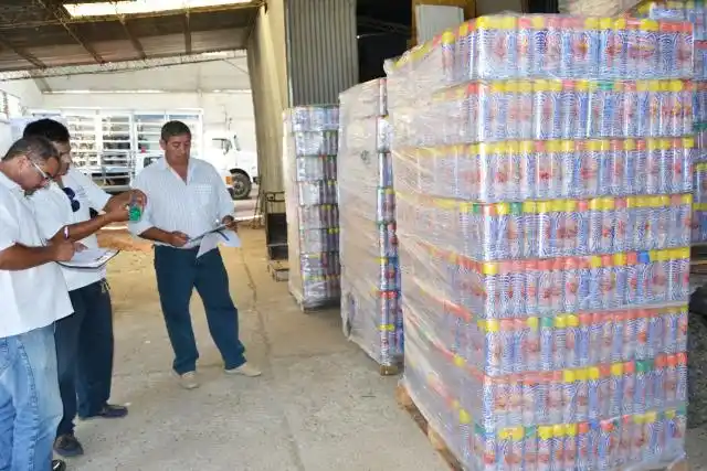 Las comparsas recibieron la espuma para la primera noche de corso
