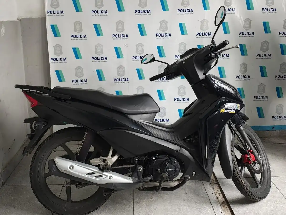 La motocicleta tenía un pedido de secuestro activo por un robo denunciado en enero de 2026.