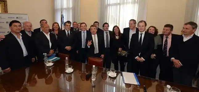 Construirán 33 playones deportivos en localidades de la provincia