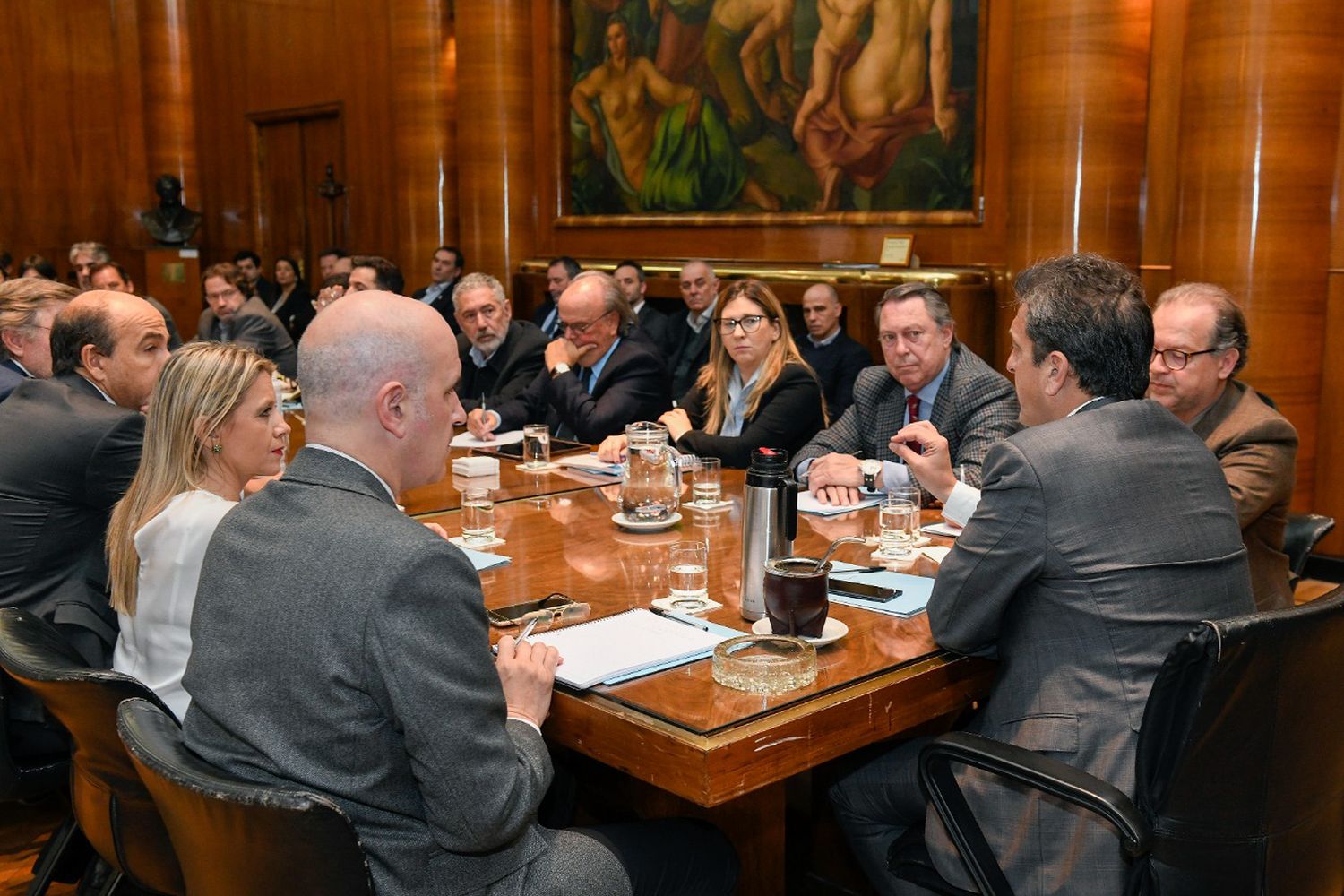 El equipo económico se reunió para analizar nuevas medidas