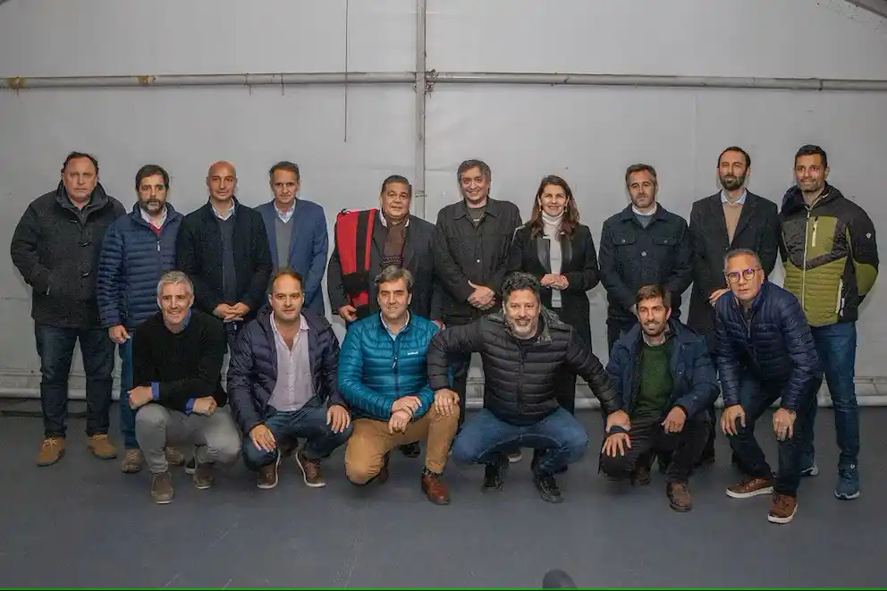 Intendentes kirchneristas presionan a Kicillof por el desdoblamiento de las elecciones