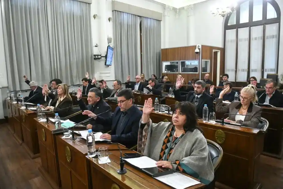 El proyecto de reforma previsional tomó estado parlamentario en el Senado entrerriano en medio de fuertes protestas