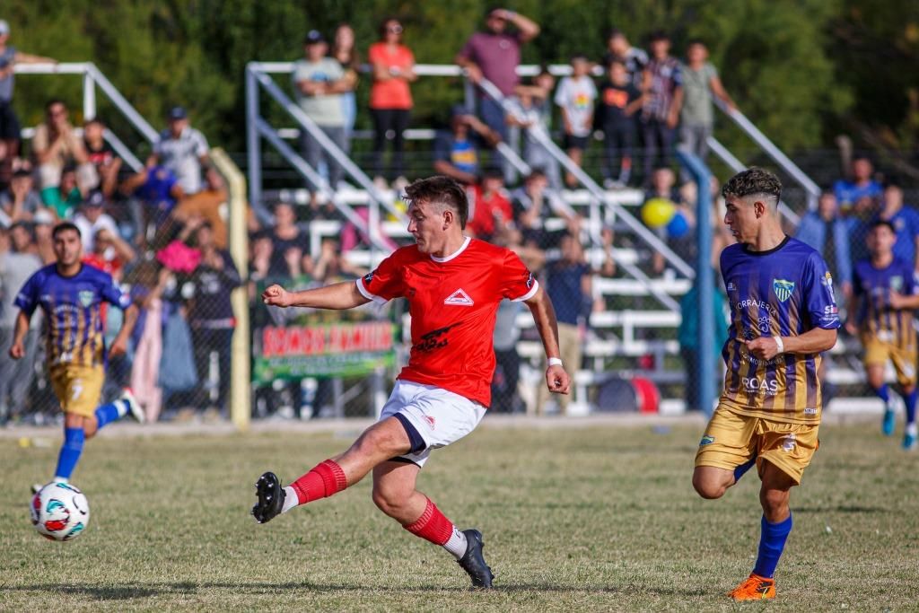 Fútbol de Segunda División: ganaron Alumni y San Martín