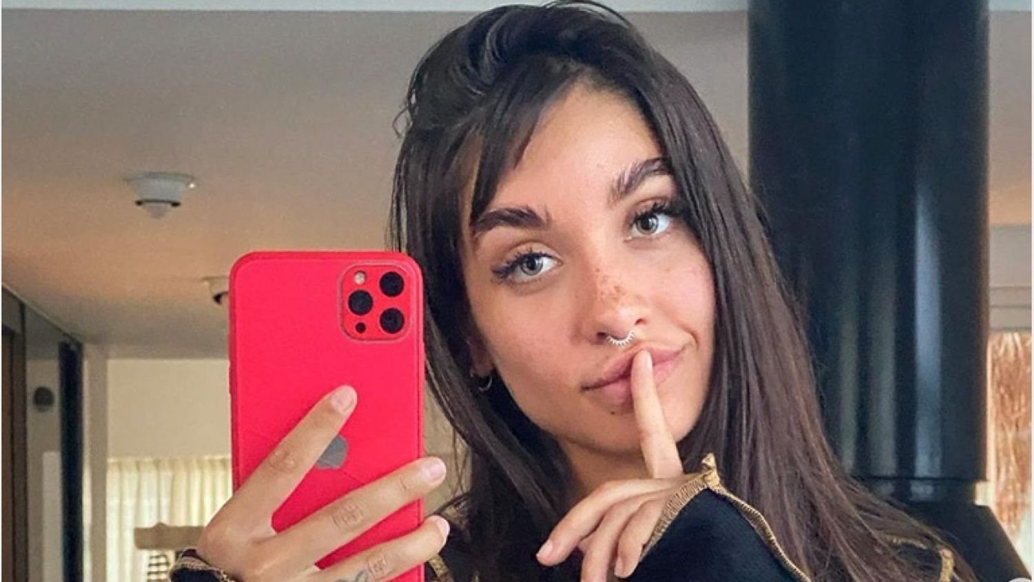 María Becerra sorprendió con un outfit que deja al descubierto su ropa interior