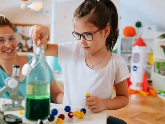 TALLER DE CIENCIAS para que los chicos aprendan a pensar y se diviertan