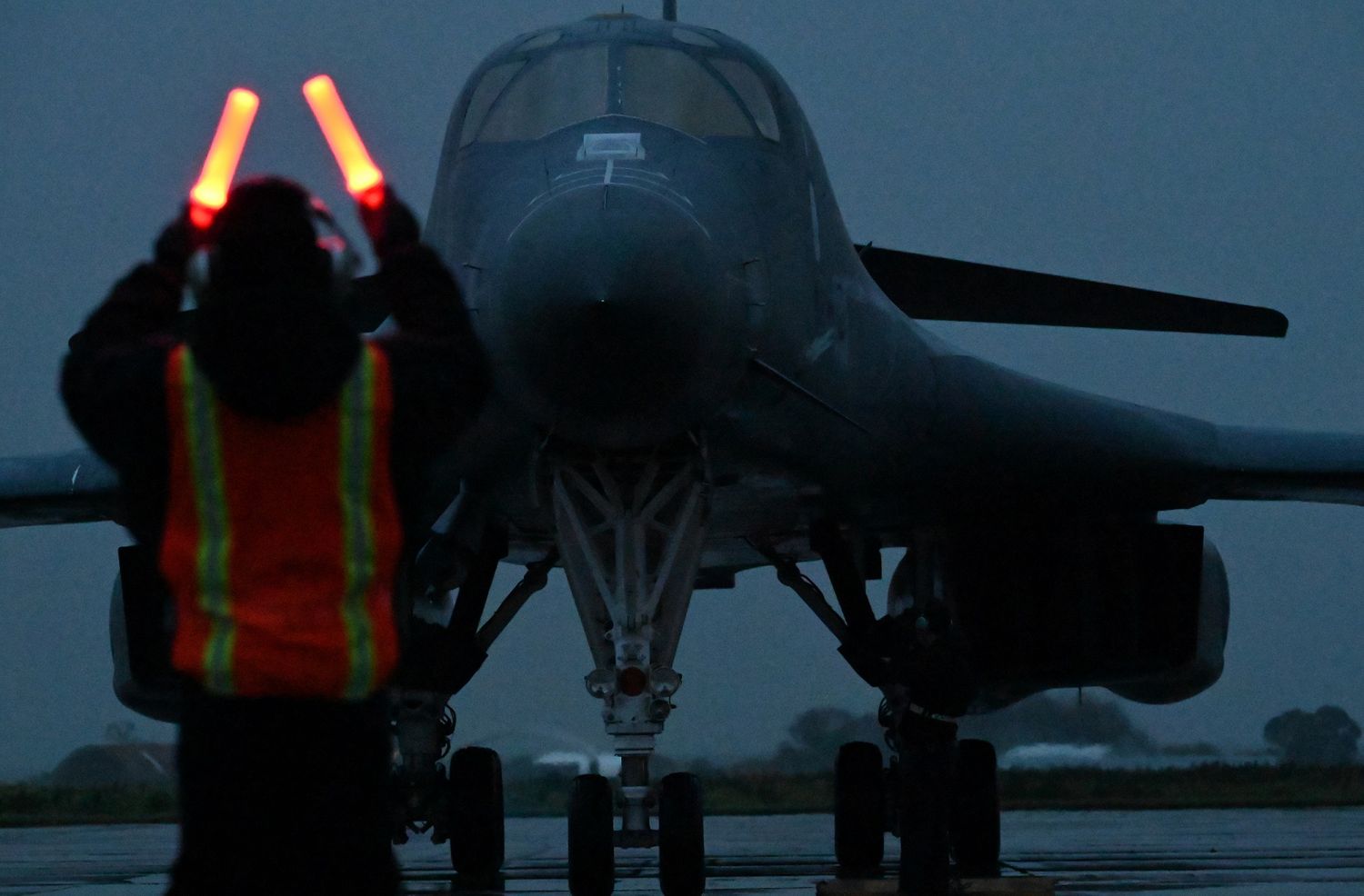 U.S. shows muscle deploying four B-1B Lancer bombers to Morón, Spain