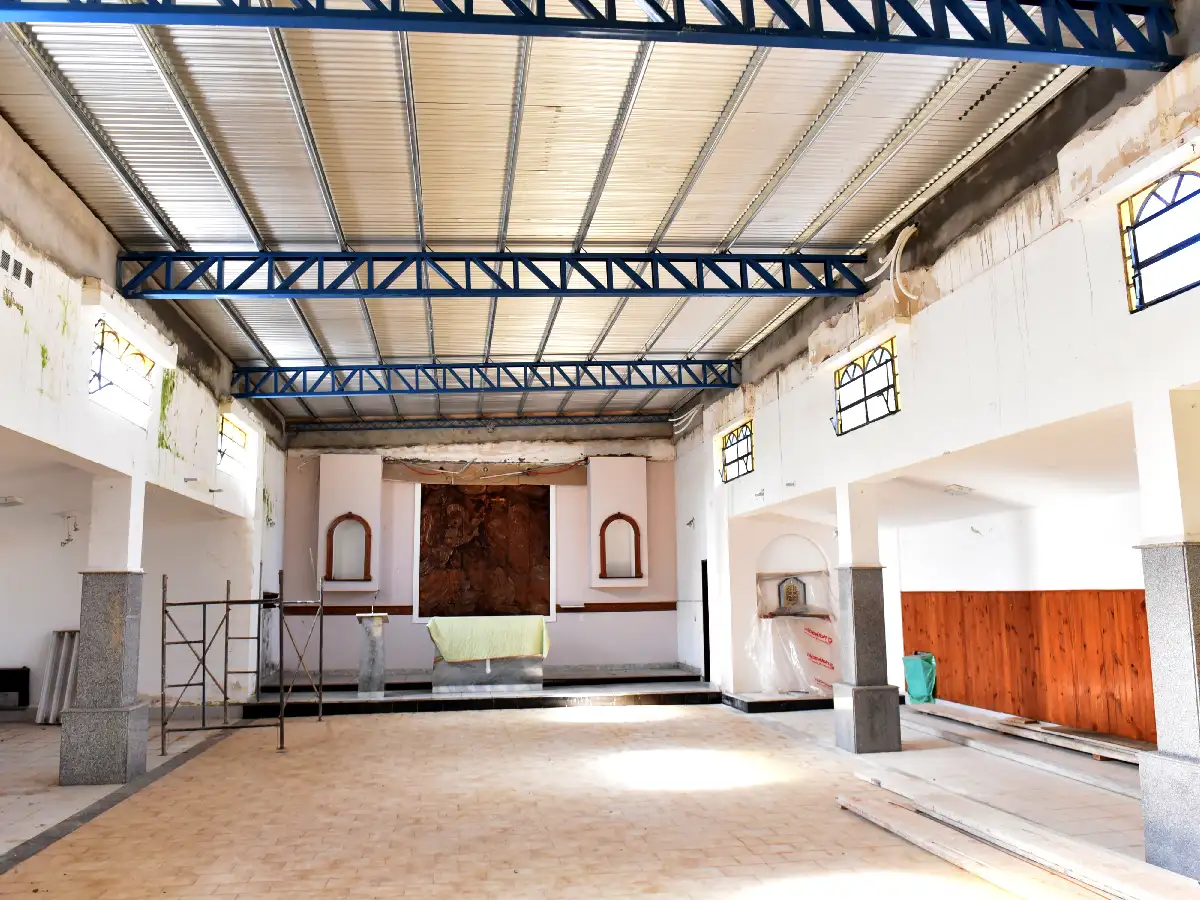 A la espera de la ayuda estatal, la capilla de barrio Dos Hermanos volvió a tener techo gracias a vecinos   