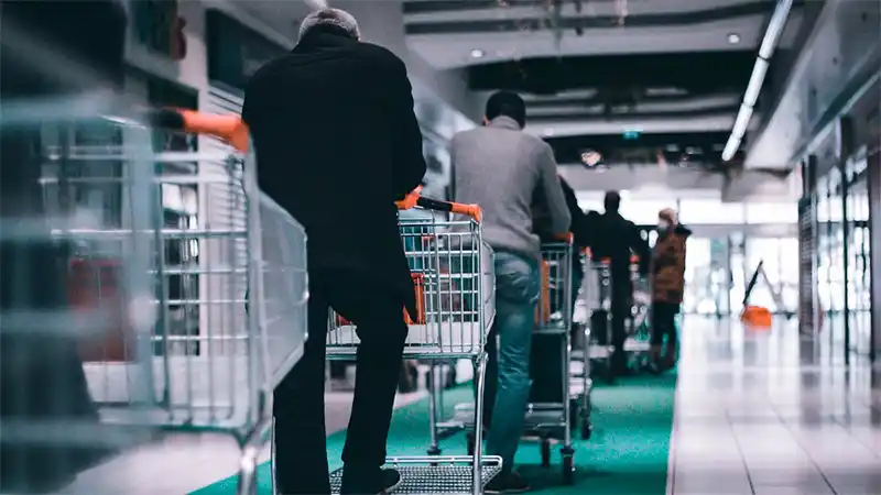 Consumo en abril: qué rubros y canales fueron los que más cayeron