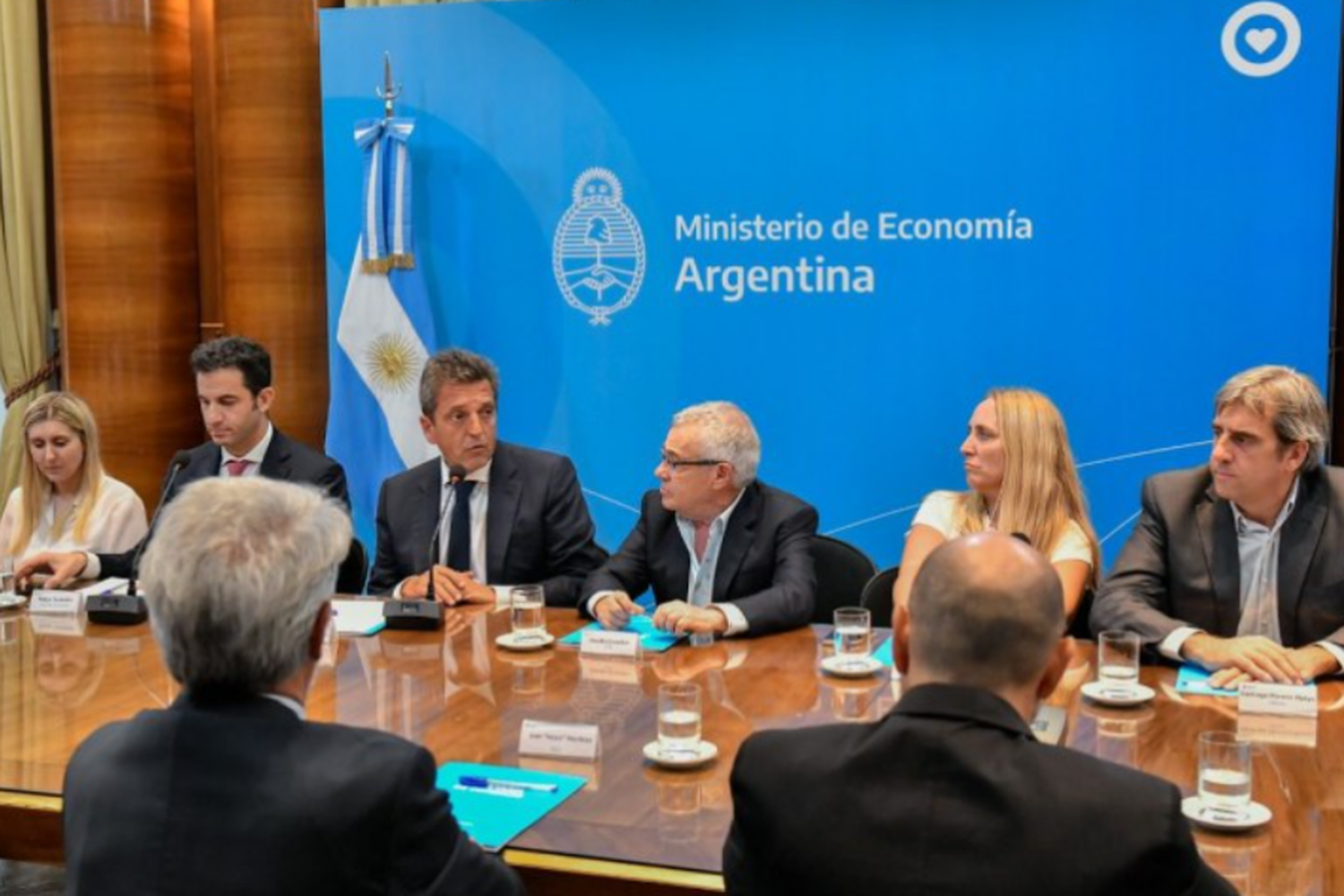 Sergio Massa logó un acuerdo con sectores de la industria indumentaria