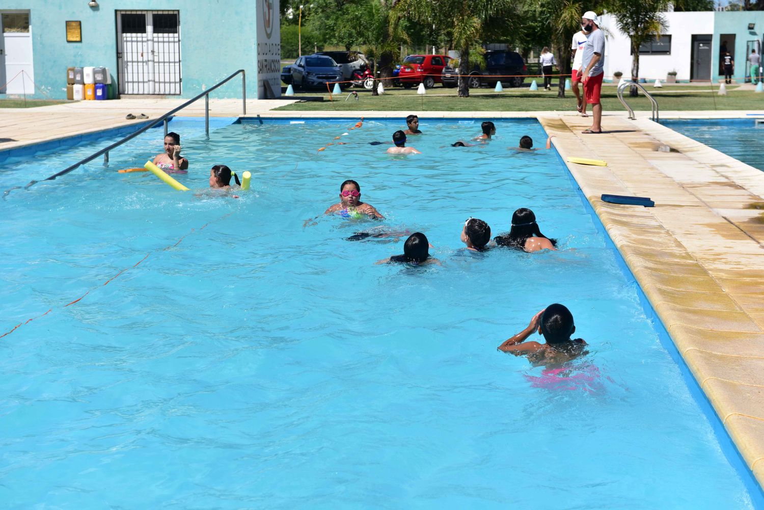 Se receptan las inscripciones para la pileta del Polideportivo Municipal