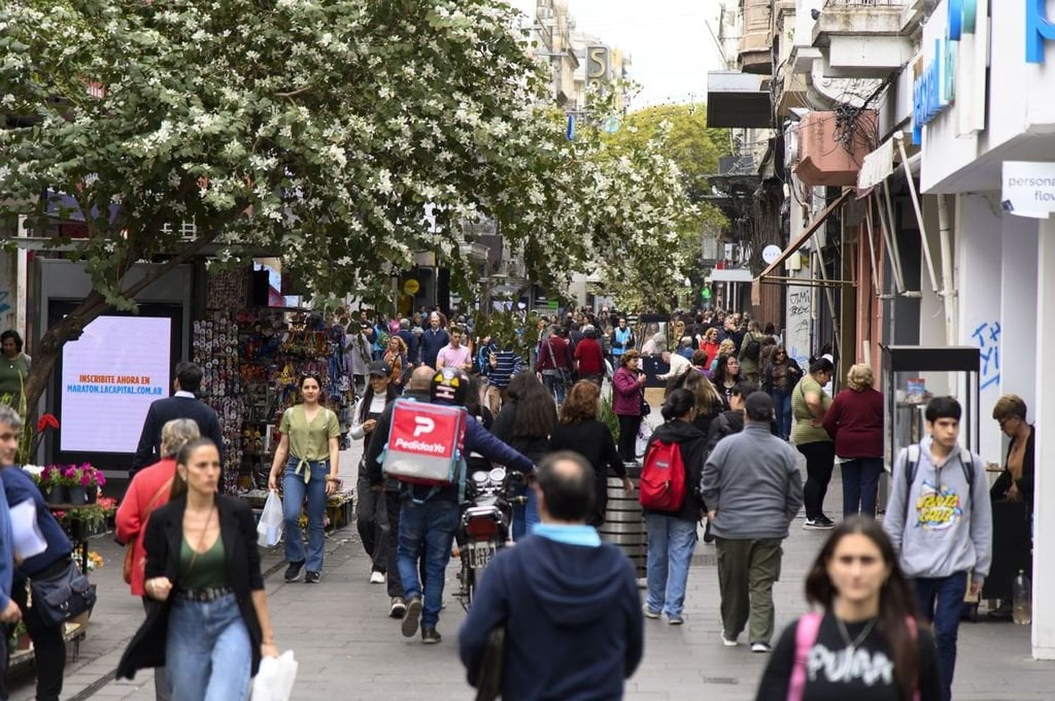 La pérdida del poder adquisitivo y los últimos aumentos impactaron de lleno en los bolsillos de las familias que, poco a poco, lo hacen notar en las ventas de los comercios. Foto: Archivo.