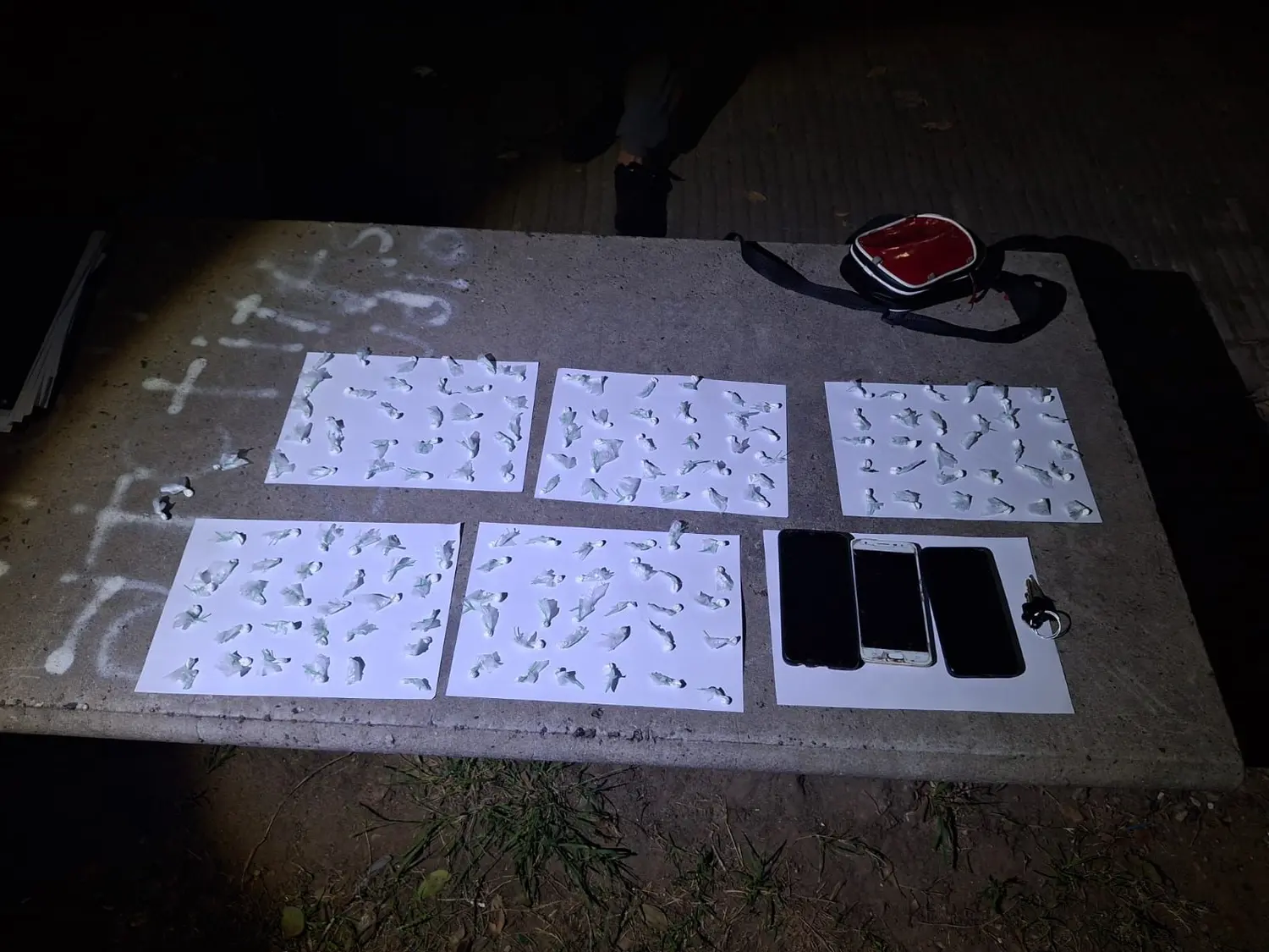 Droga y otros elementos secuestrados.