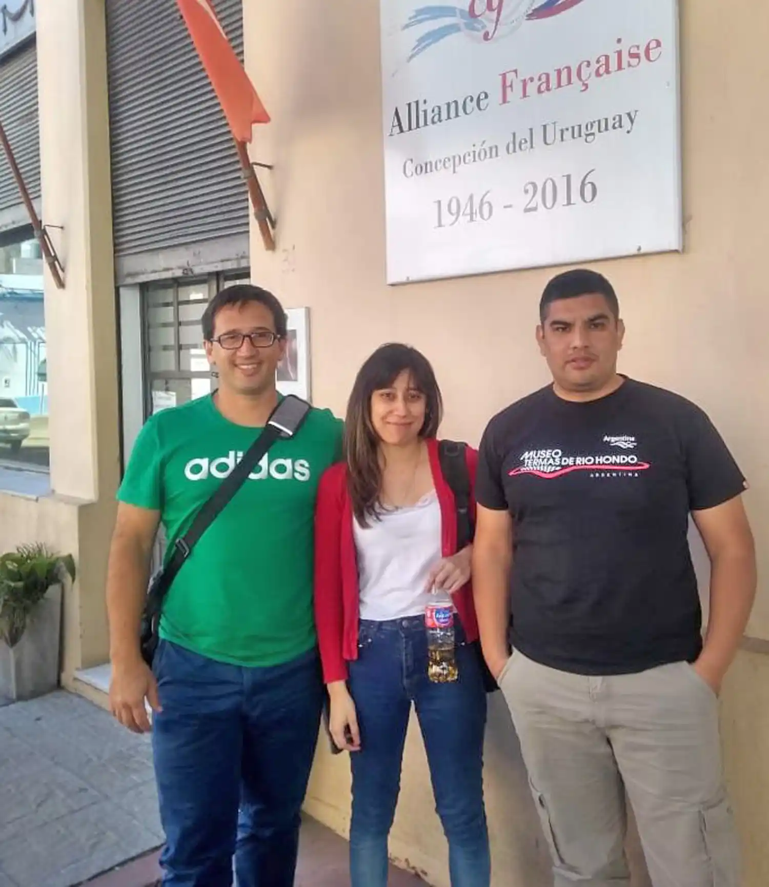 Alumnos que fueron a rendir a la sede de C. del Uruguay