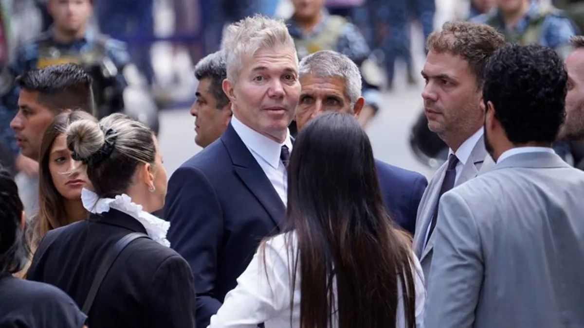 Se acabó la aventura política de Burlando: De pasearse en ojotas por la villa a intentar otra postulación en dos años