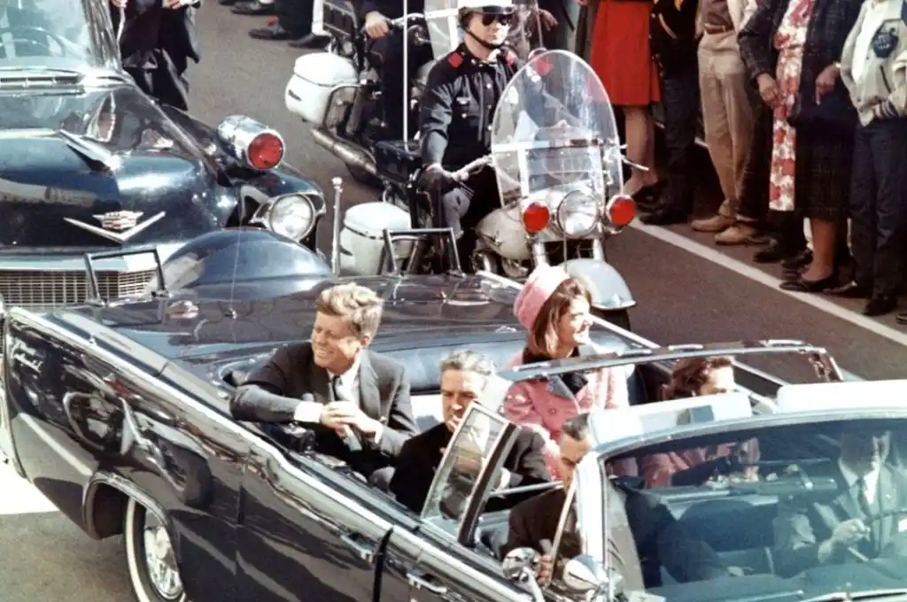 Desclasifican documentos y salen a la luz secretos sobre la muerte de Kennedy