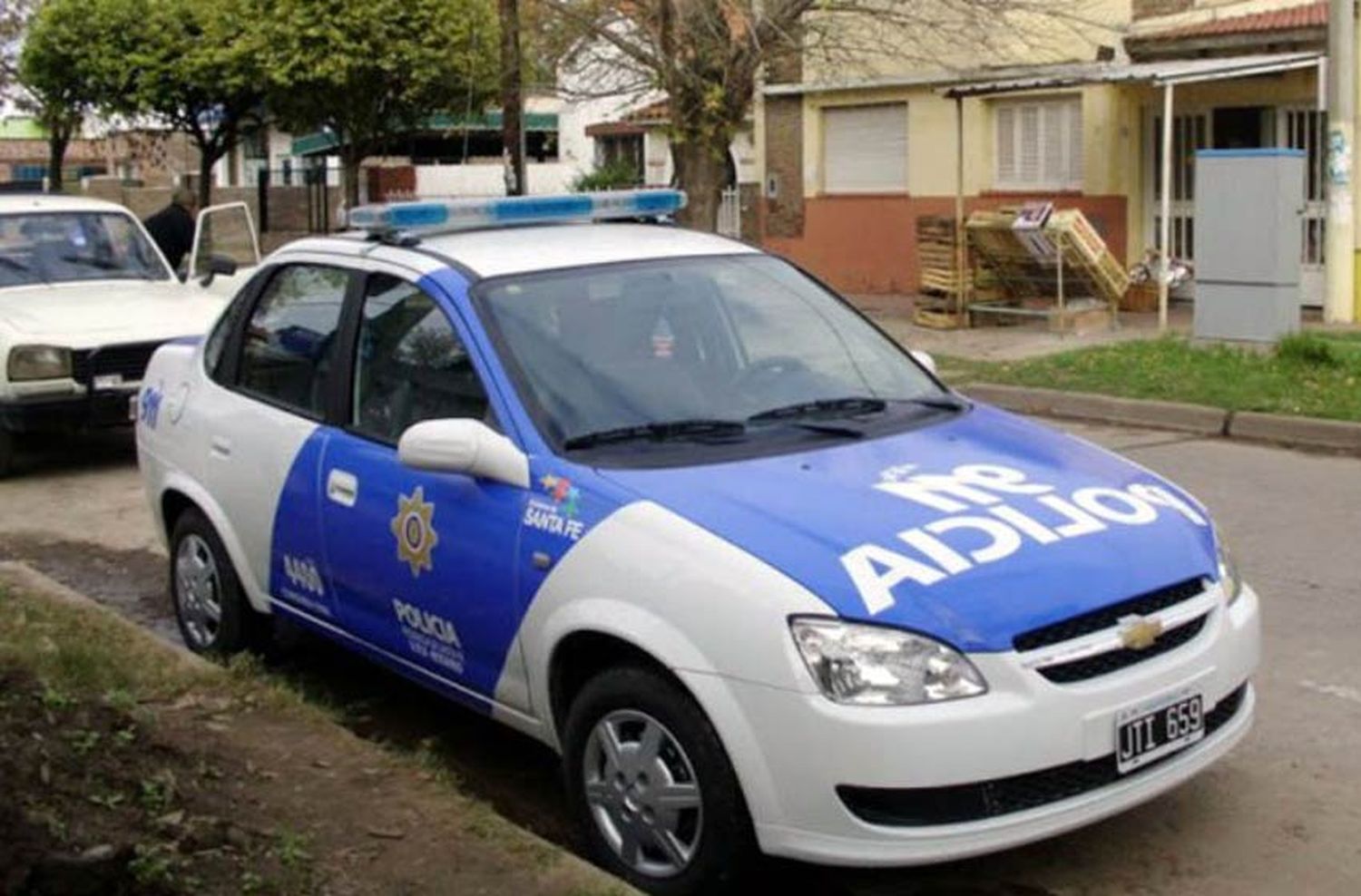 Conducía su auto en contramano y terminó detenido