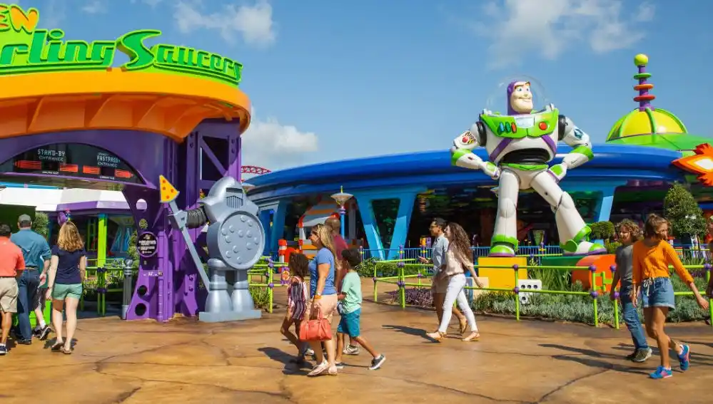 Disney se suma a la ola verde: eliminará los sorbetes de sus parques