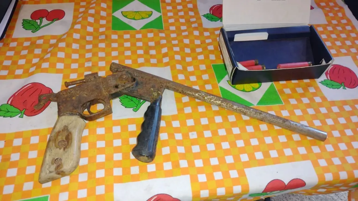 Secuestran drogas, arma de fuego y detienen a cuatro personas