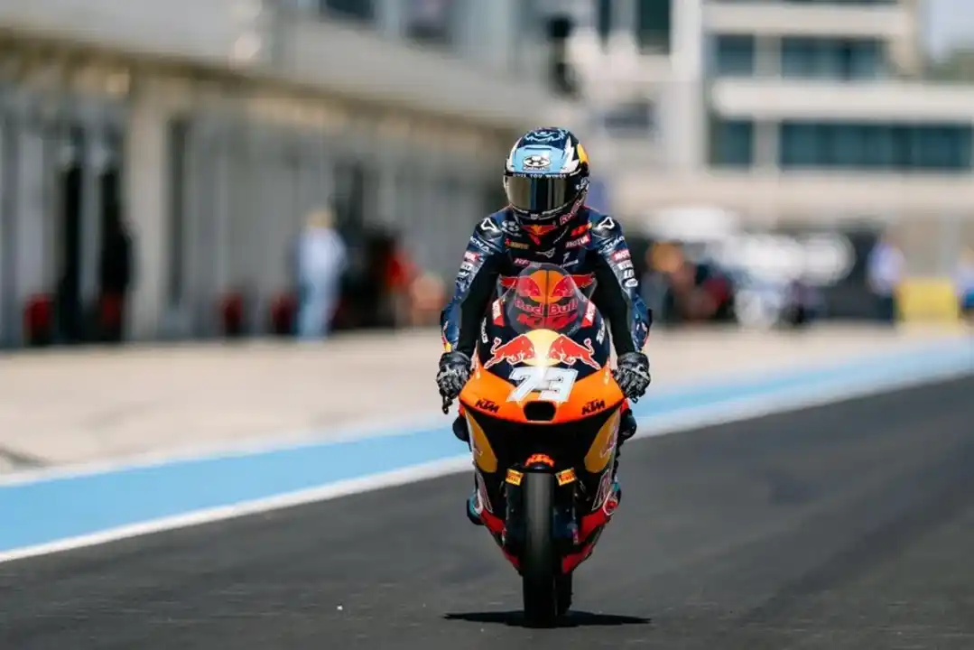 Valentín Perrone va por el triunfo en el GP de Hungría.