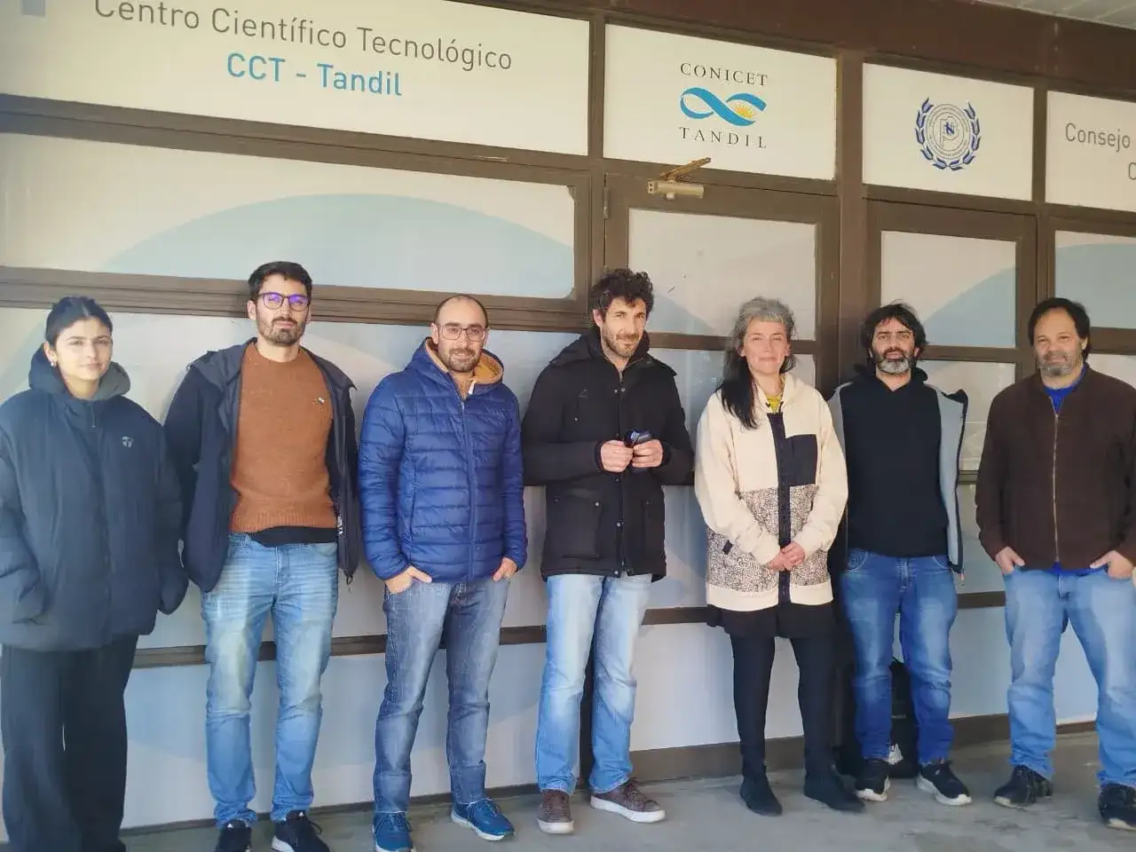 La movida se realizó en la puerta del CCT  Conicet Tandil.