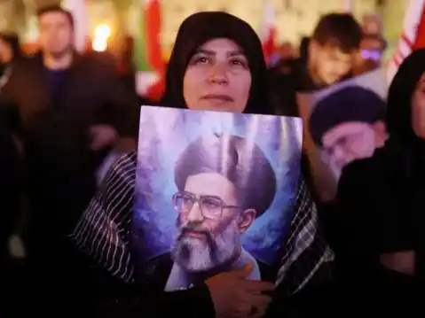 Sucesión en Irán: el hijo de Jamenei asume el poder tras la muerte del ayatolá