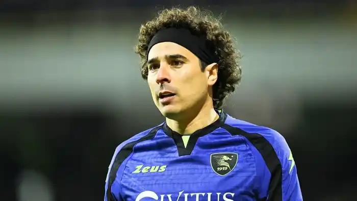 Javier Aguirre apostaría por la experiencia del histórico arquero de México, dejando atrás la opción del joven Álex Padilla/ Juan Futbol