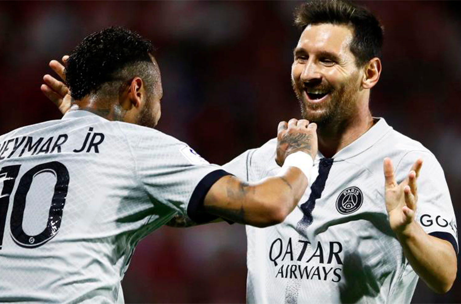 Con dos goles de Messi, uno de ellos de chilena, el PSG goleó en la primera fecha de la Liga