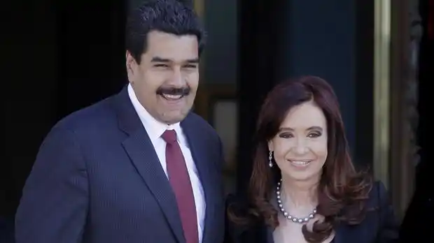 Proponen quitarle a Maduro la condecoración que le entregó Cristina