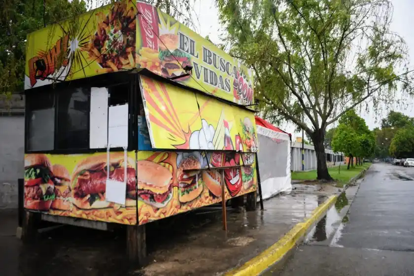 Crimen en zona oeste: acribillaron a un joven de 20 años en un carrito de comidas