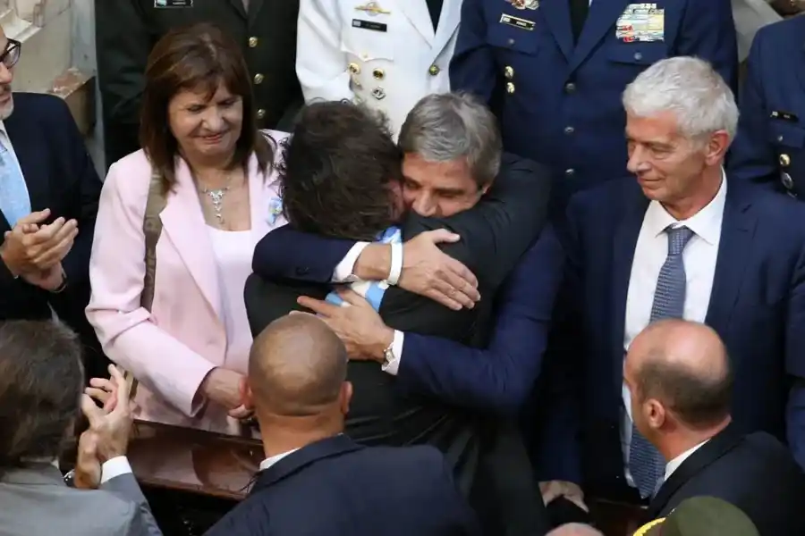 Milei designó a Caputo como guardián de todos los fondos fiduciarios