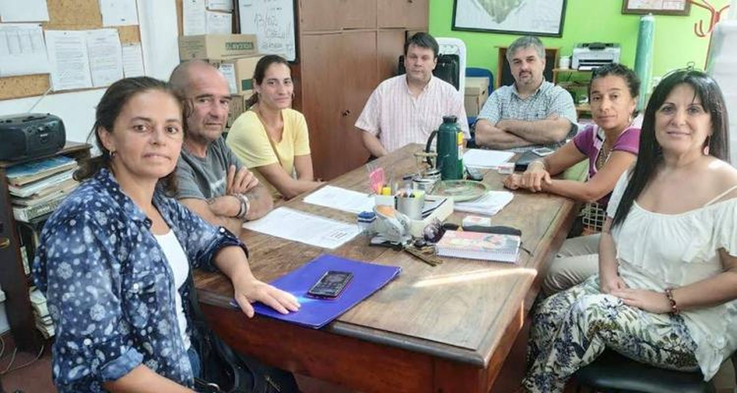 Provincia financiará materiales para que beneficiarios de programas sociales pinten escuelas