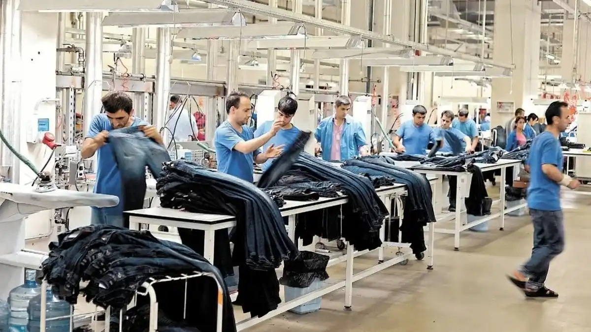 La industria textil nacional sufre la caída del consumo y la apertura de las importaciones