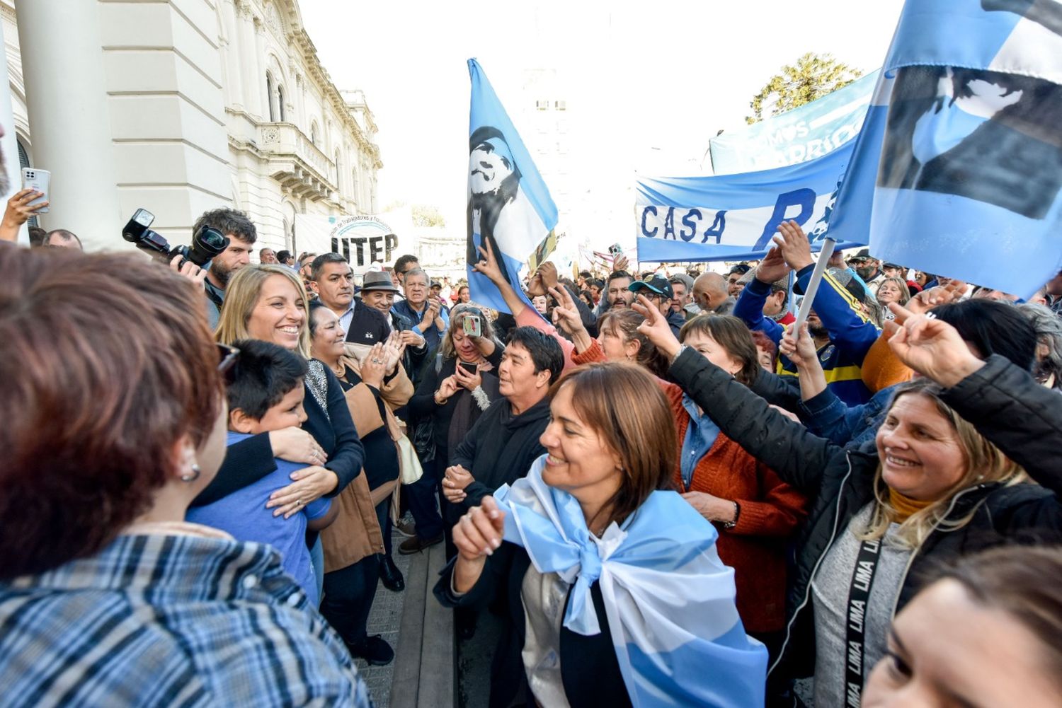 Referentes de la provincia participaron de la movilización en repudio al ataque contra la vicepresidenta