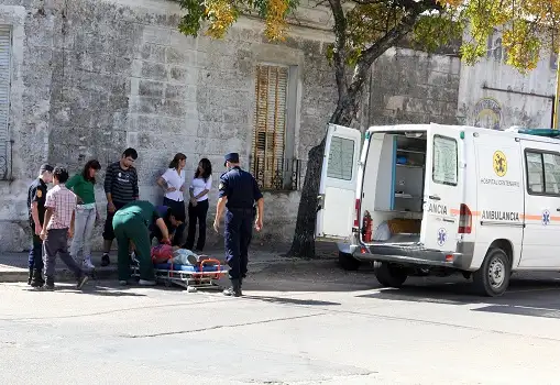 Ambulancia debió socorrer a joven que sufrió un ataque de epilepsia 