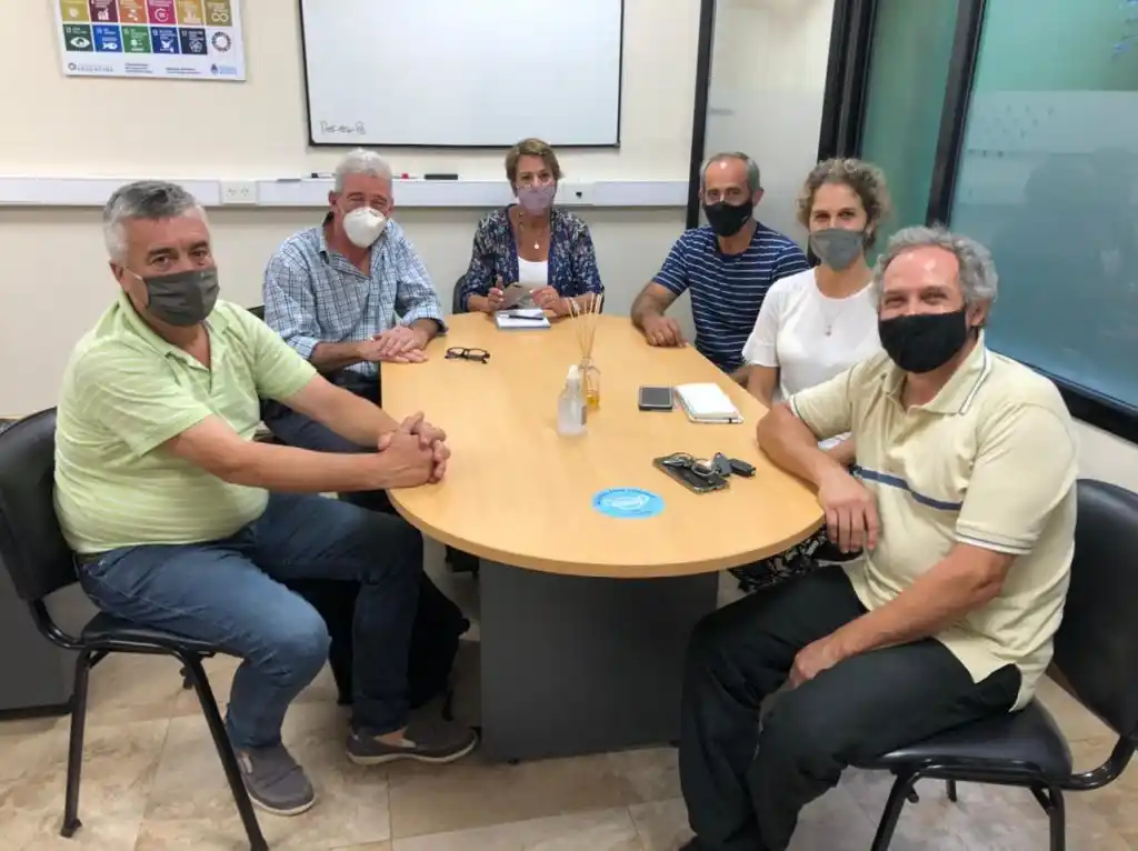 Autoridades comunales se reunieron con productores porcinos de Tandil
