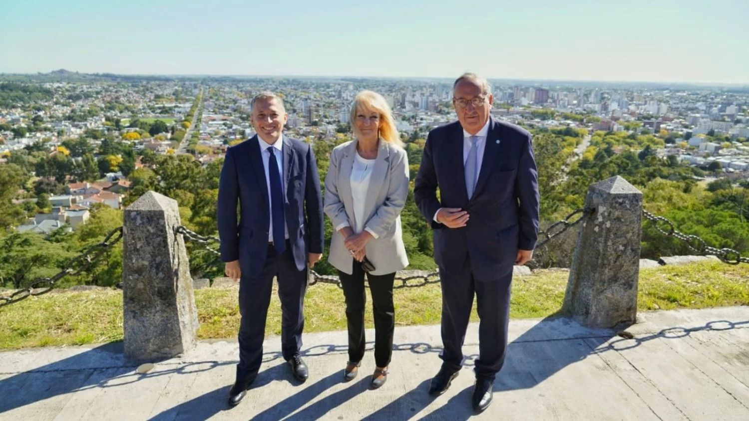 Lunghi encabeza una comitiva de Tandil que viaja a Montevideo para la Cumbre de Mercociudades