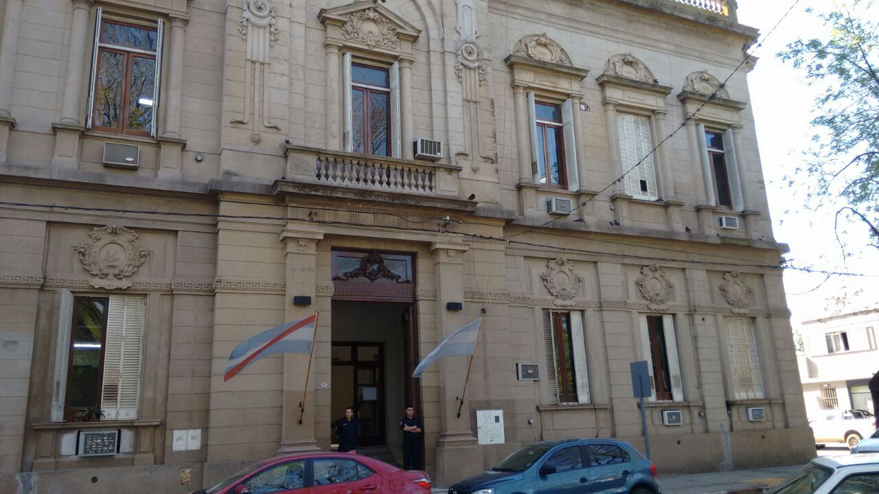 Piden 30 años para el policía que abusaba de sus dos hijas
