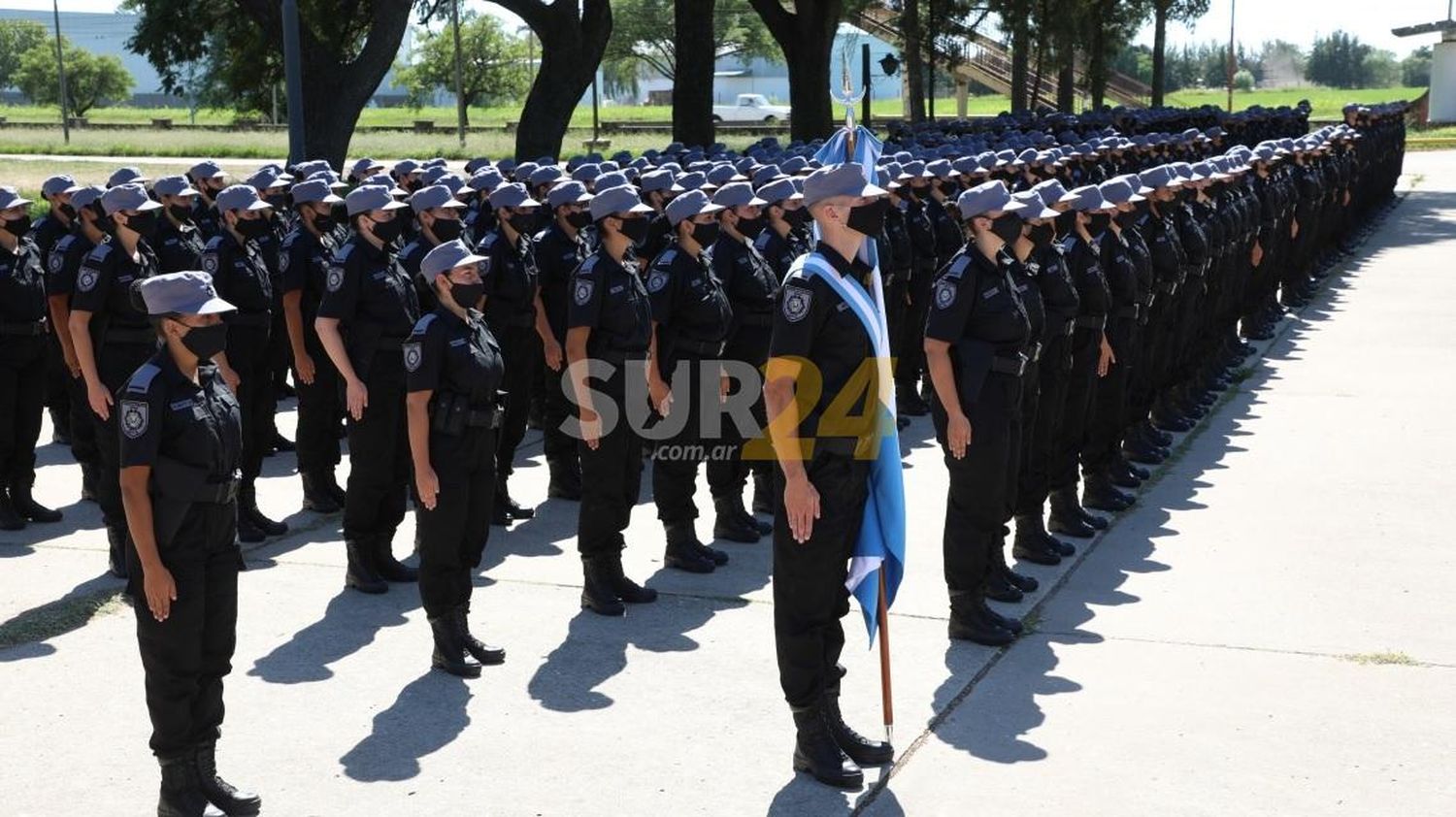 Estímulo económico para tentar a jóvenes sureños a incorporarse a la fuerza de seguridad.