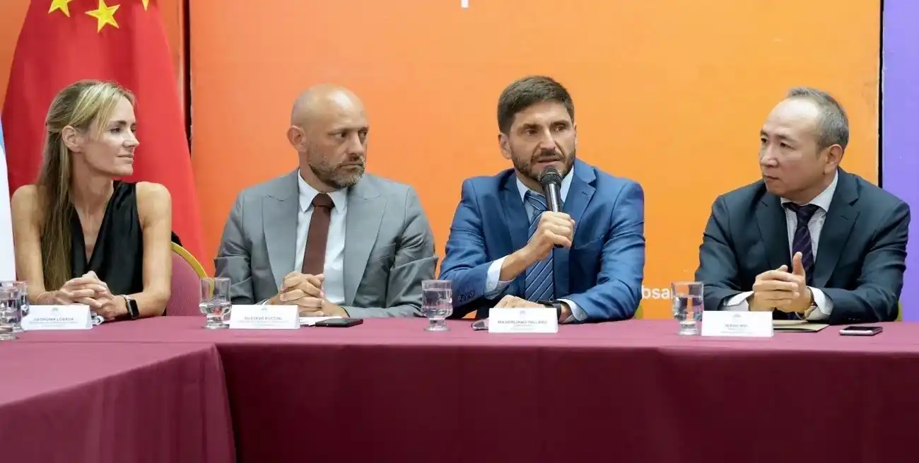 El ministro Puccini y la secretaria de Comercio Exterior, Georgina Losada, acompañaron a Pullaro en las reuniones con el embajador chino que estuvo en la provincia. Foto: Gobierno de Santa Fe