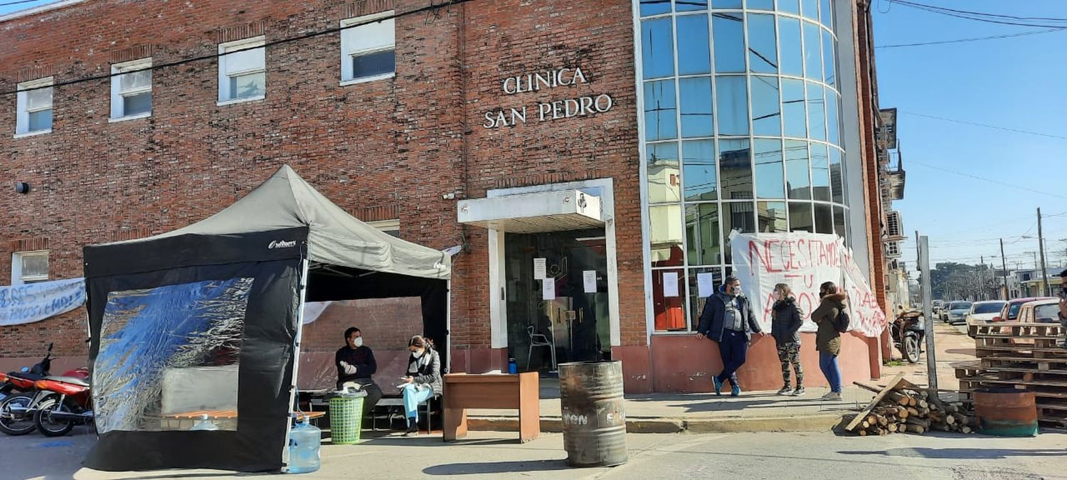 Clínica San Pedro: médicos quieren retirar elementos de su consultorio y una oftalmóloga se “atrincheró” en el edificio