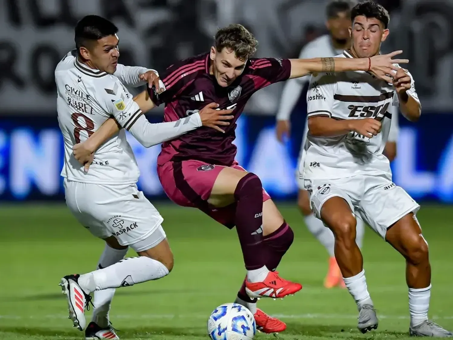 River recibe a Platense por los cuartos del Torneo Apertura